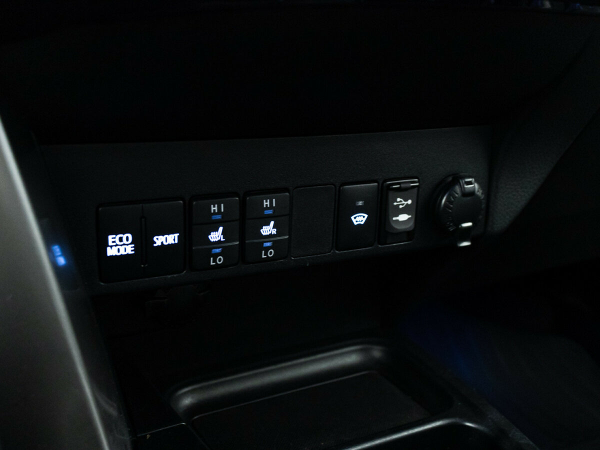 Toyota RAV4 с пробегом — 2016 год. Фото: #17