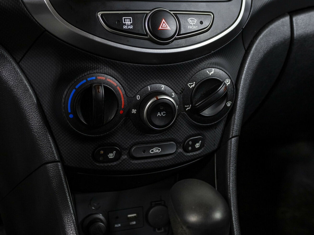 Hyundai Solaris с пробегом — 2015 год. Фото: #12