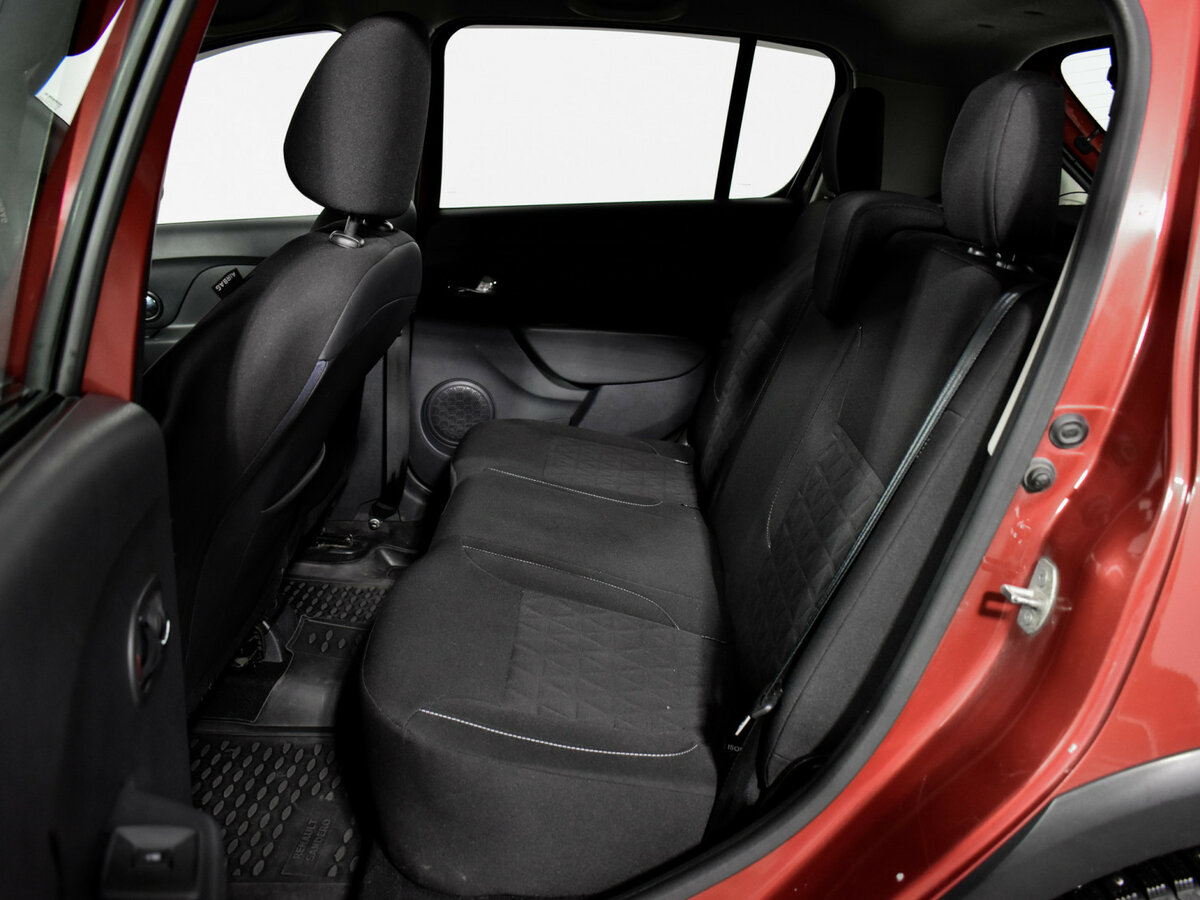 Renault Sandero с пробегом — 2016 год. Фото: #10