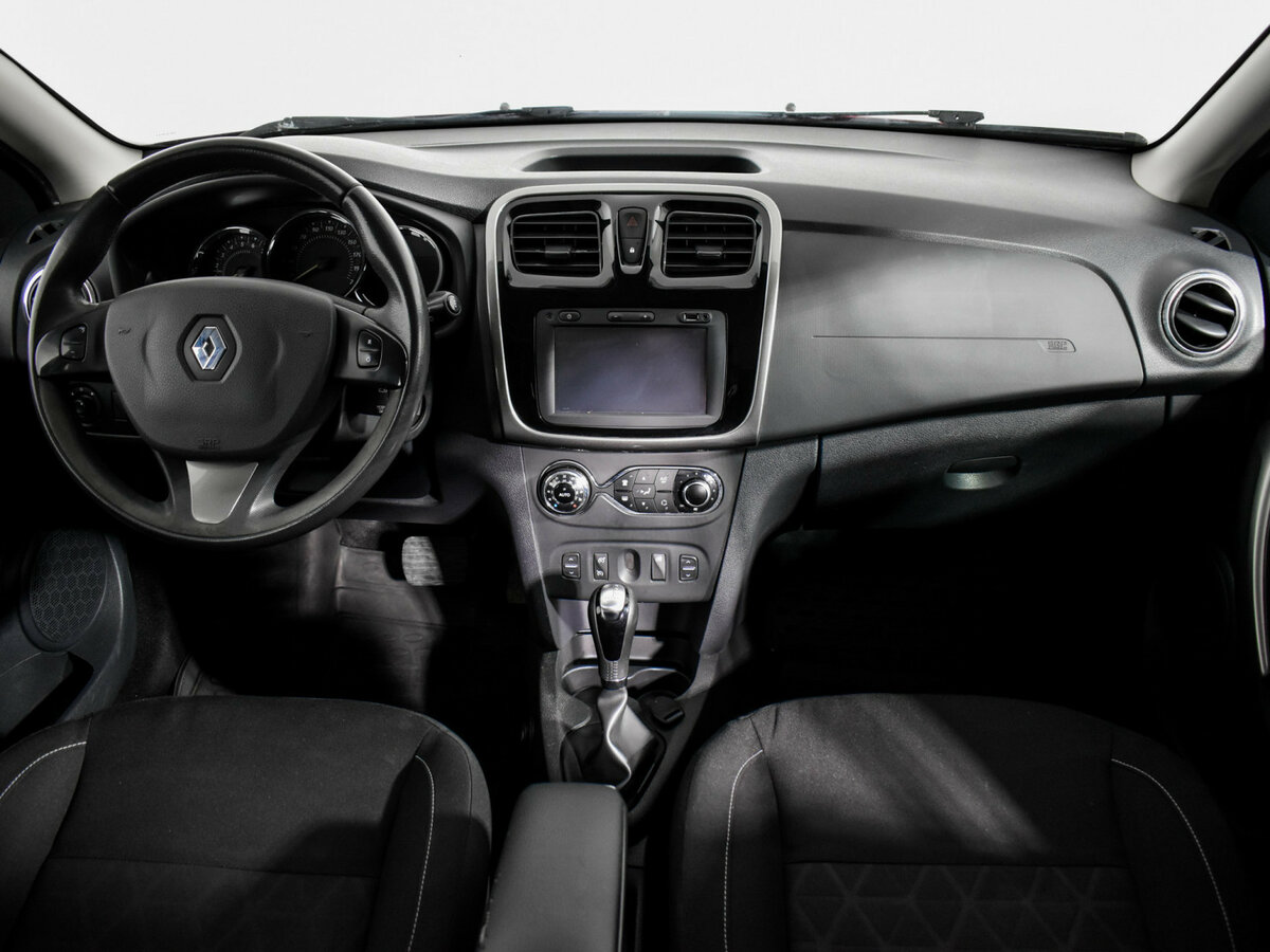 Renault Sandero с пробегом — 2016 год. Фото: #12