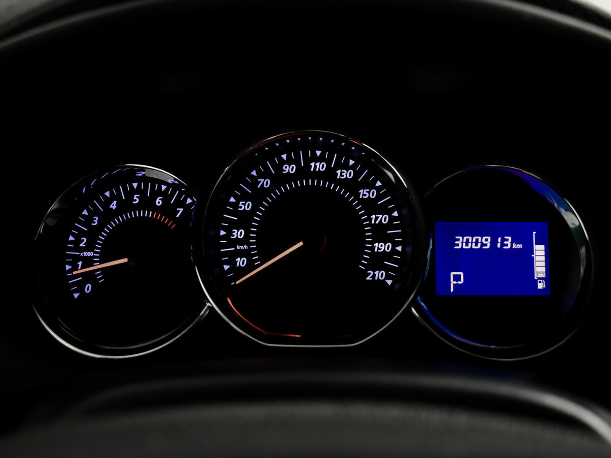 Renault Sandero с пробегом — 2016 год. Фото: #16