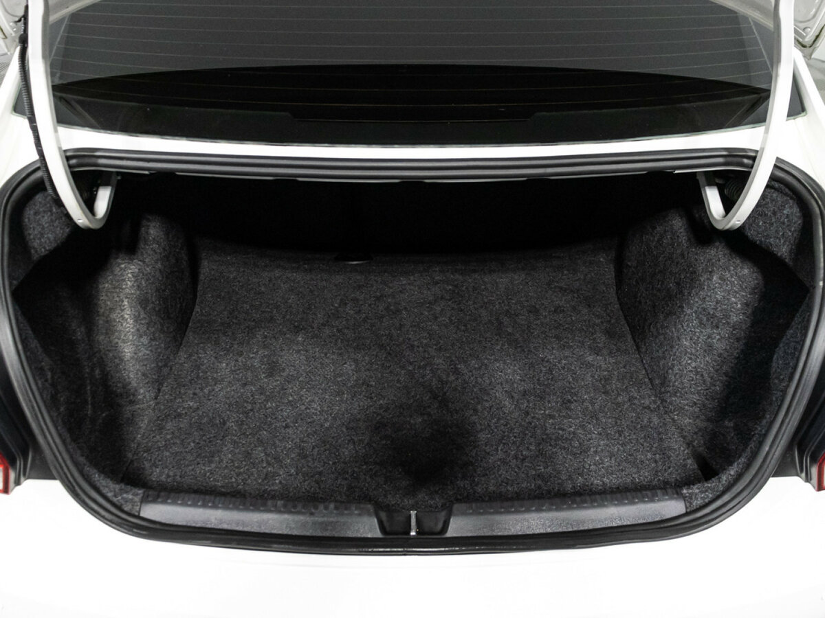 Volkswagen Polo с пробегом — 2013 год. Фото: #15