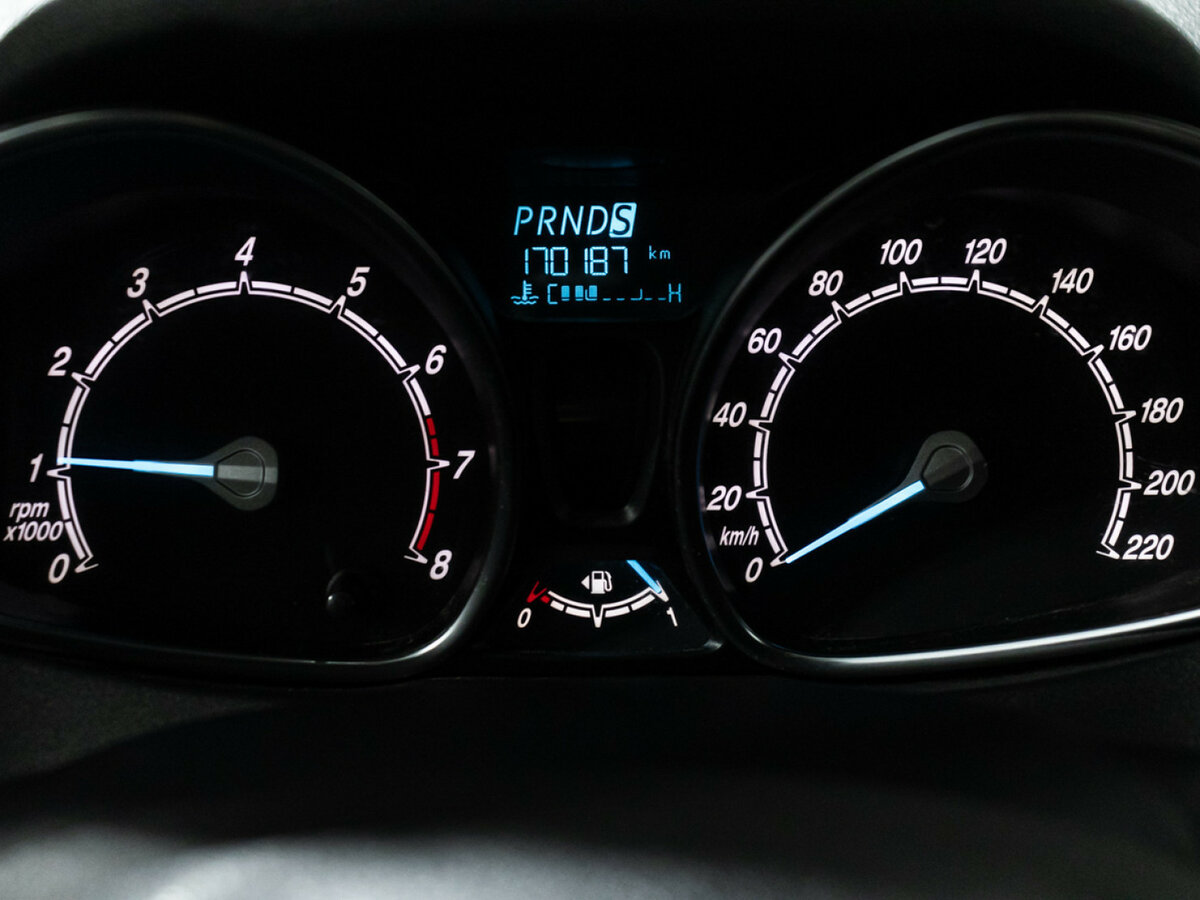 Ford Fiesta с пробегом — 2015 год. Фото: #11