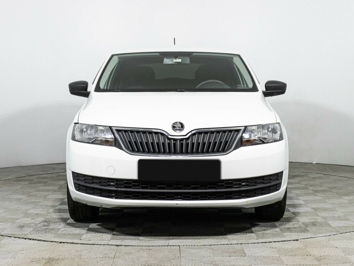 Skoda Rapid с пробегом — 2015 год. Фото: #1