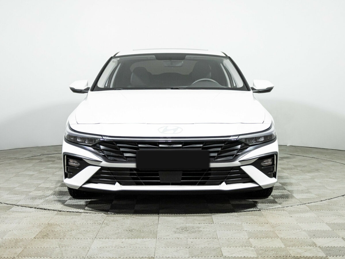 Hyundai Elantra с пробегом — 2023 год. Фото: #1