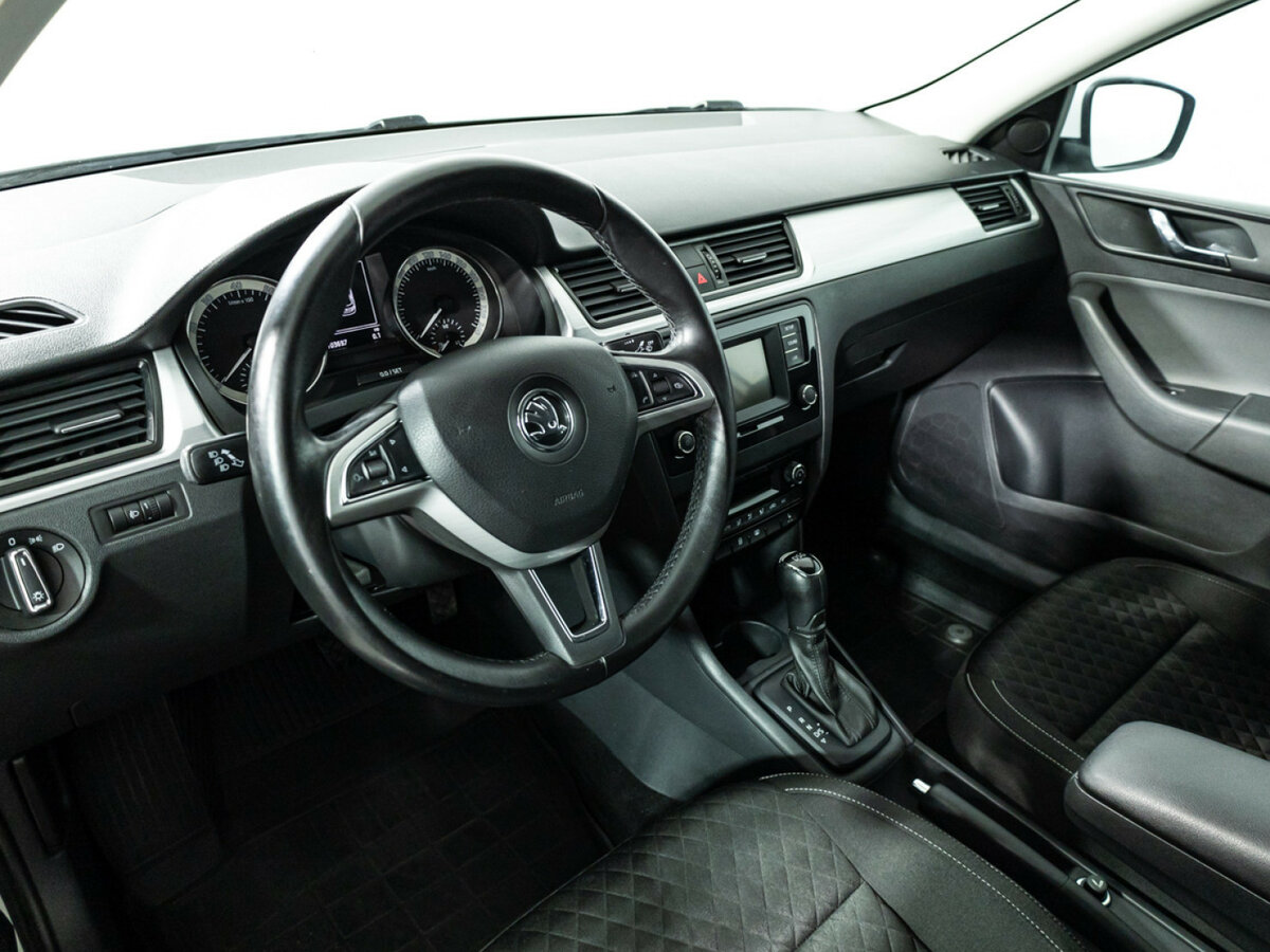 Skoda Rapid с пробегом — 2016 год. Фото: #10