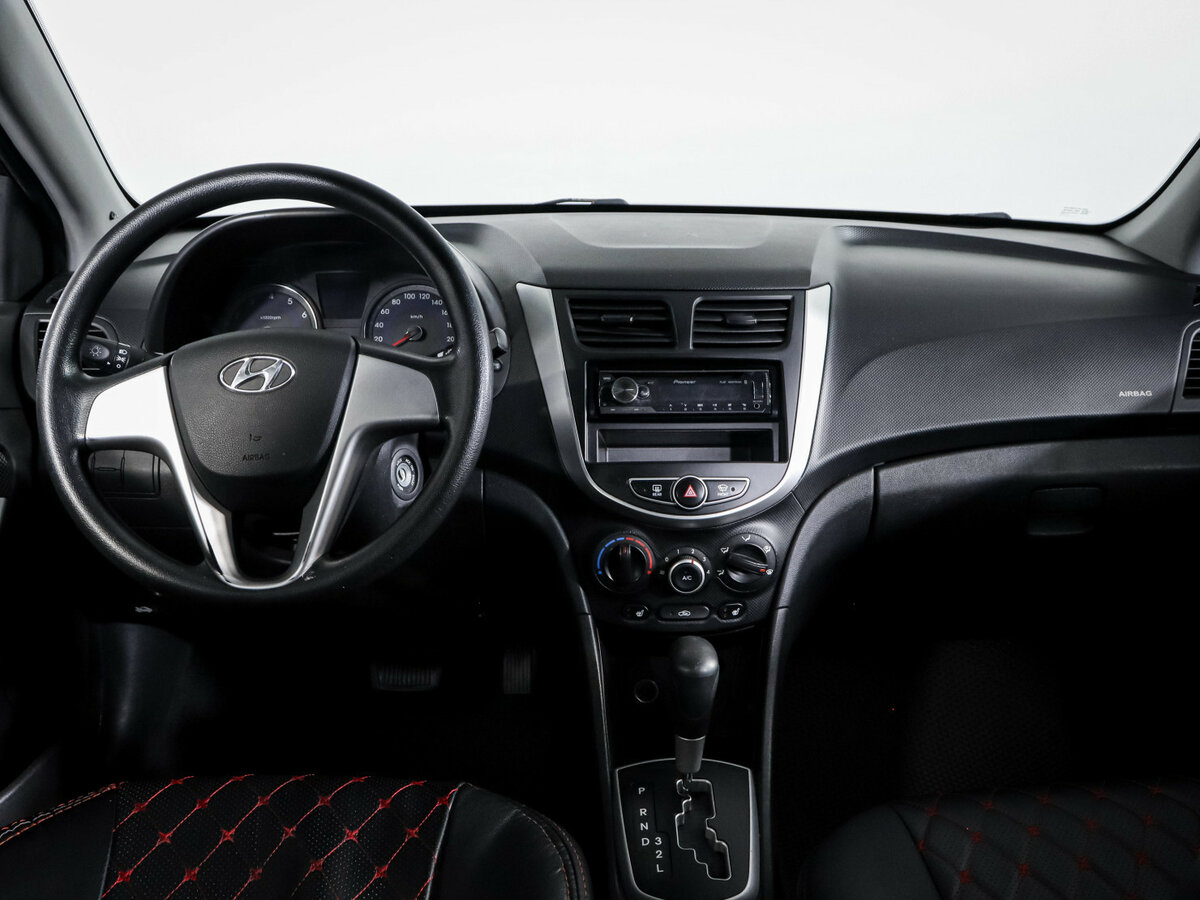 Hyundai Solaris с пробегом — 2013 год. Фото: #9