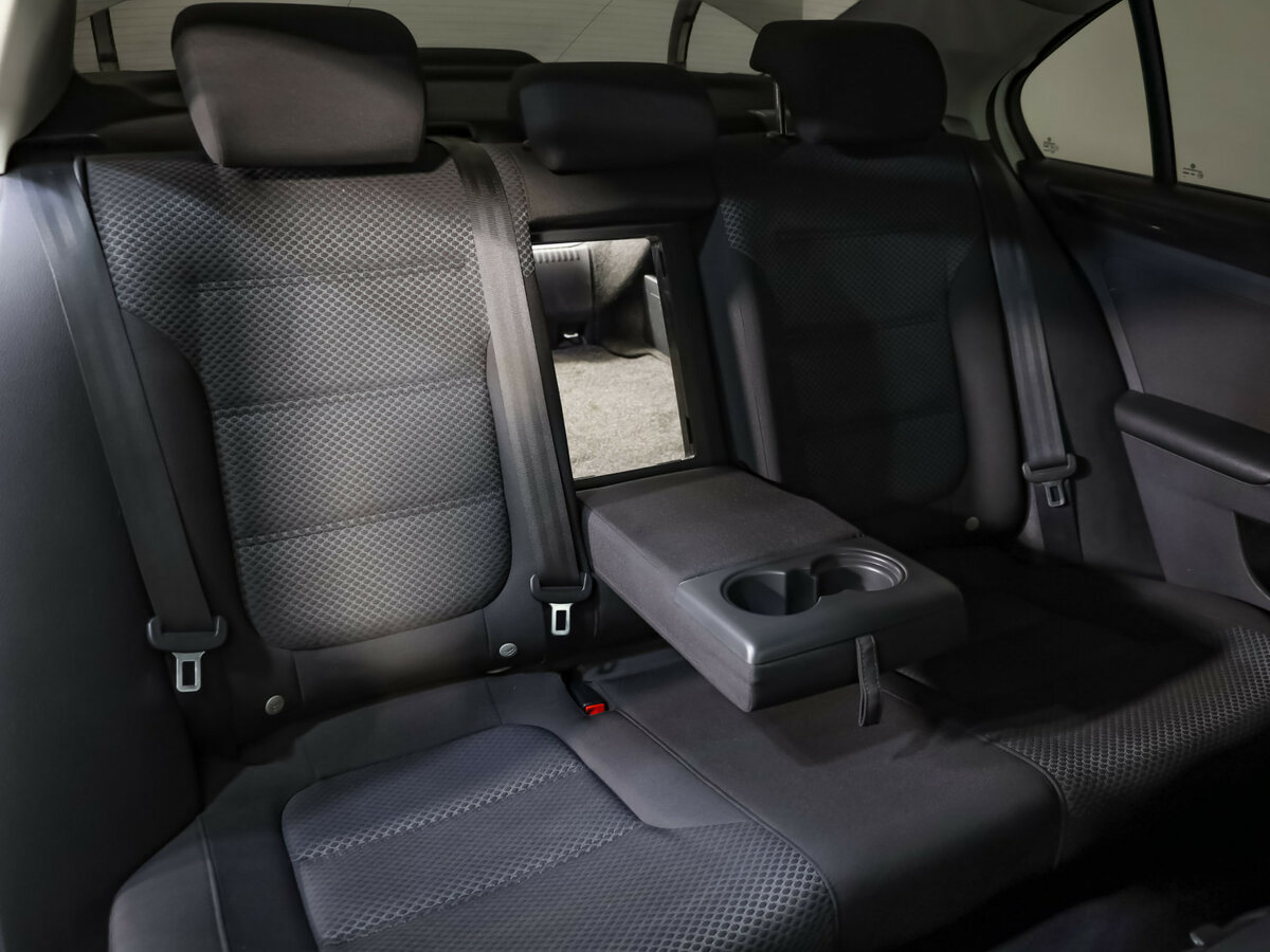 Volkswagen Jetta с пробегом — 2015 год. Фото: #16