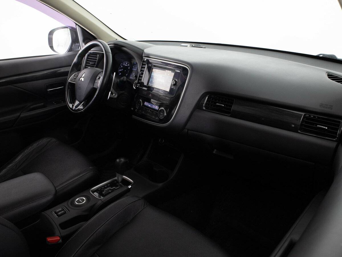 Mitsubishi Outlander с пробегом — 2016 год. Фото: #11