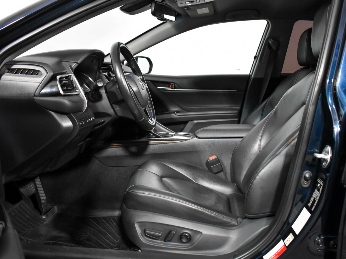 Toyota Camry с пробегом — 2018 год. Фото: #9