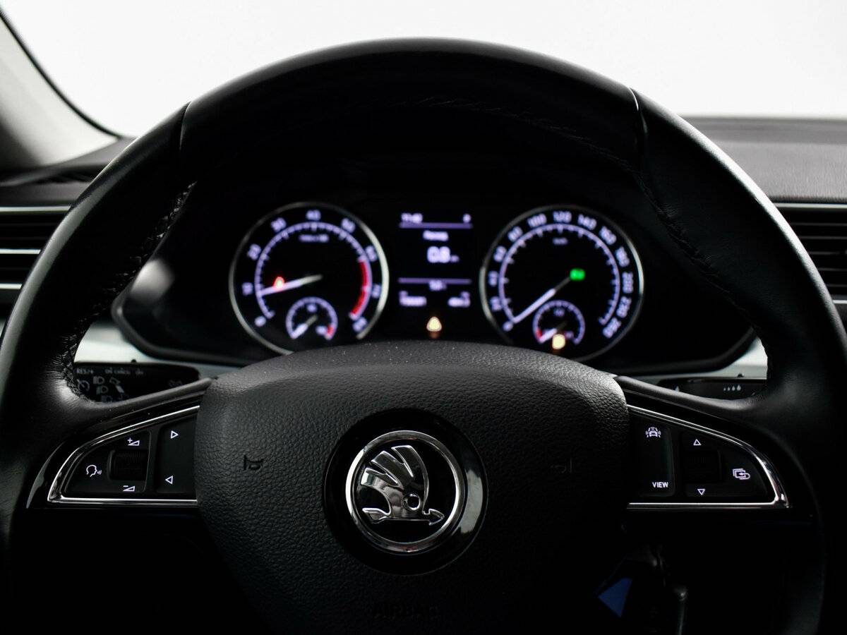 Skoda Superb с пробегом — 2018 год. Фото: #12
