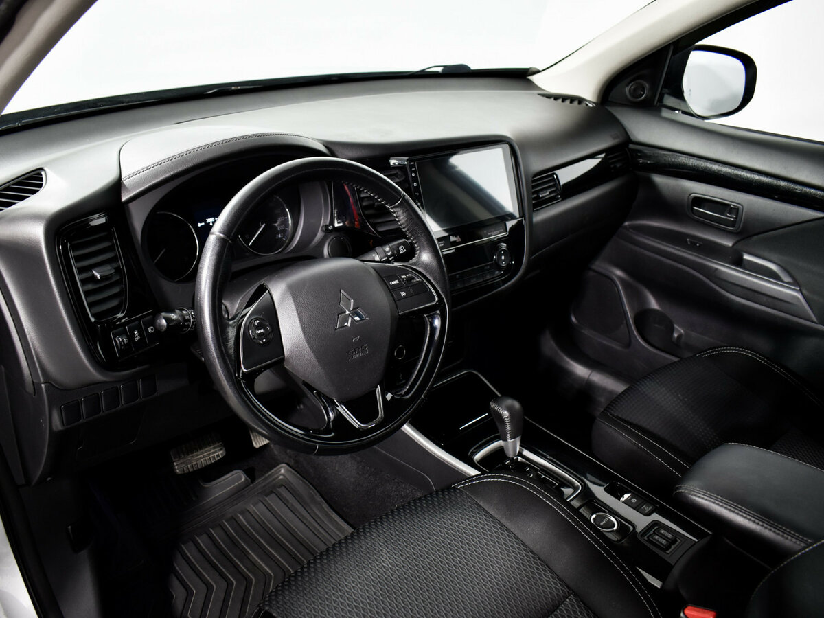 Mitsubishi Outlander с пробегом — 2018 год. Фото: #6