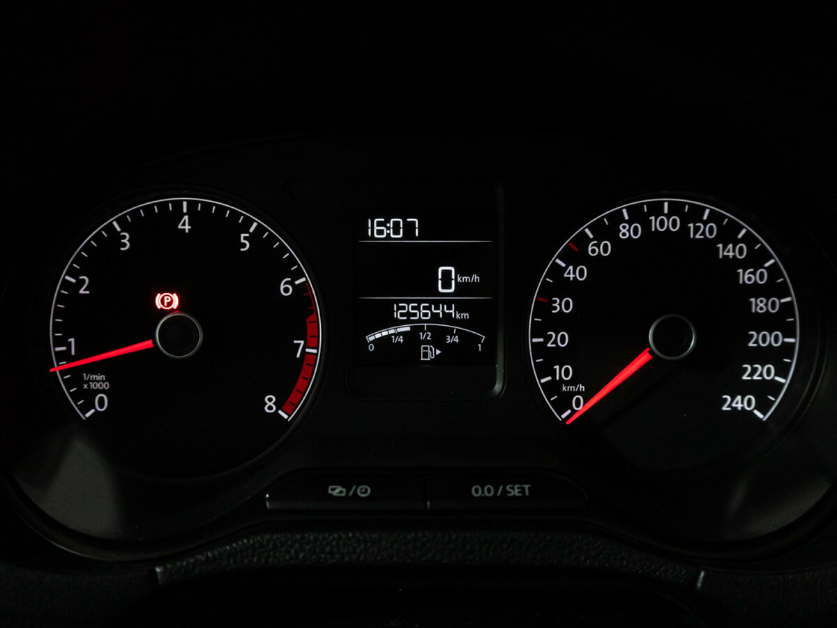 Volkswagen Polo с пробегом — 2015 год. Фото: #11