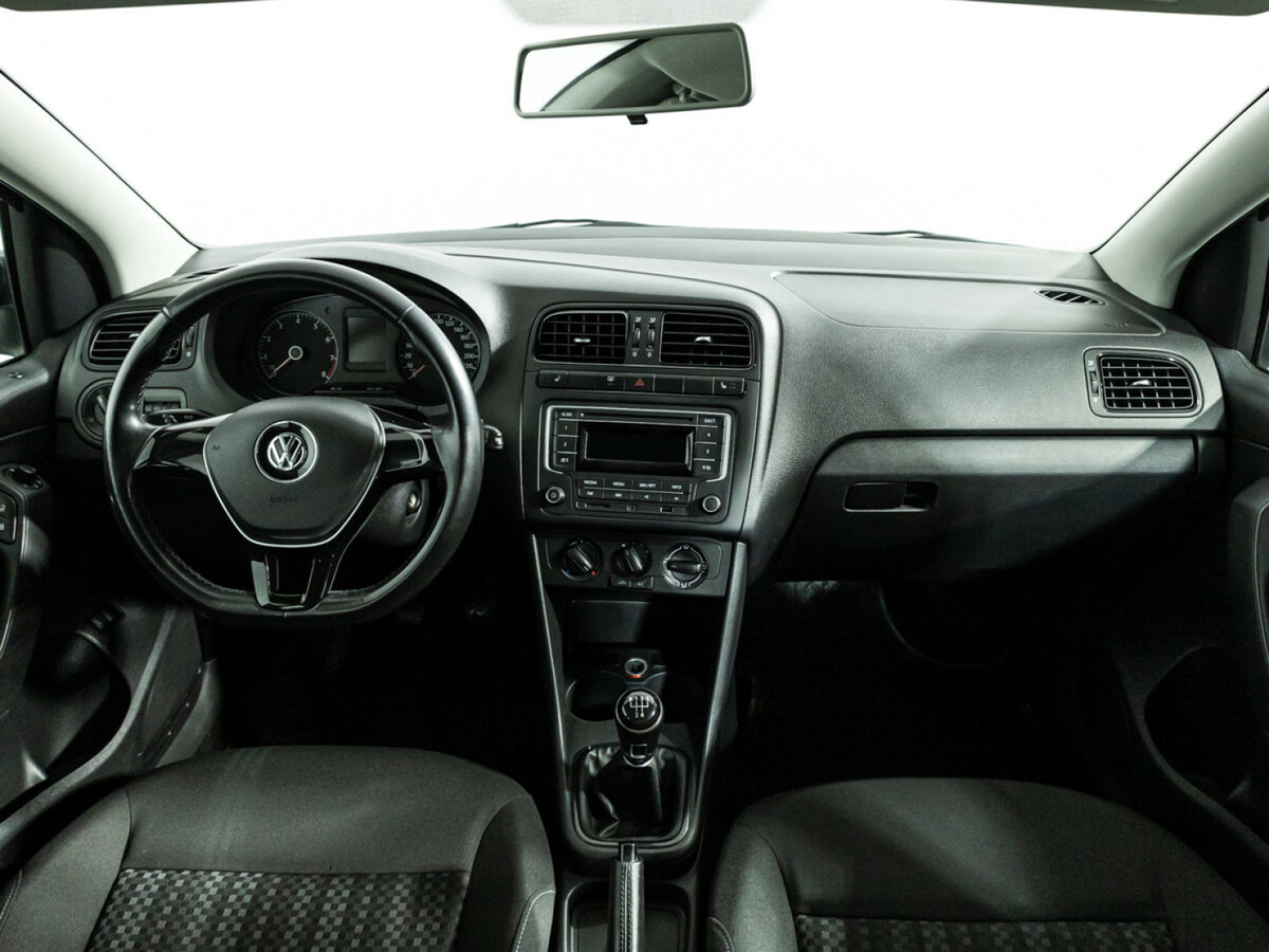 Volkswagen Polo с пробегом — 2015 год. Фото: #12