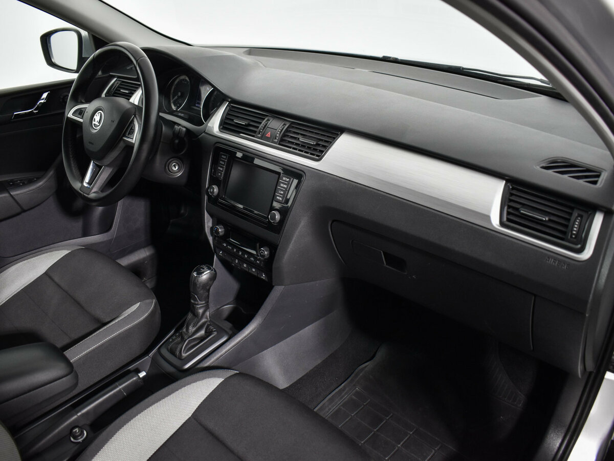 Skoda Rapid с пробегом — 2017 год. Фото: #11