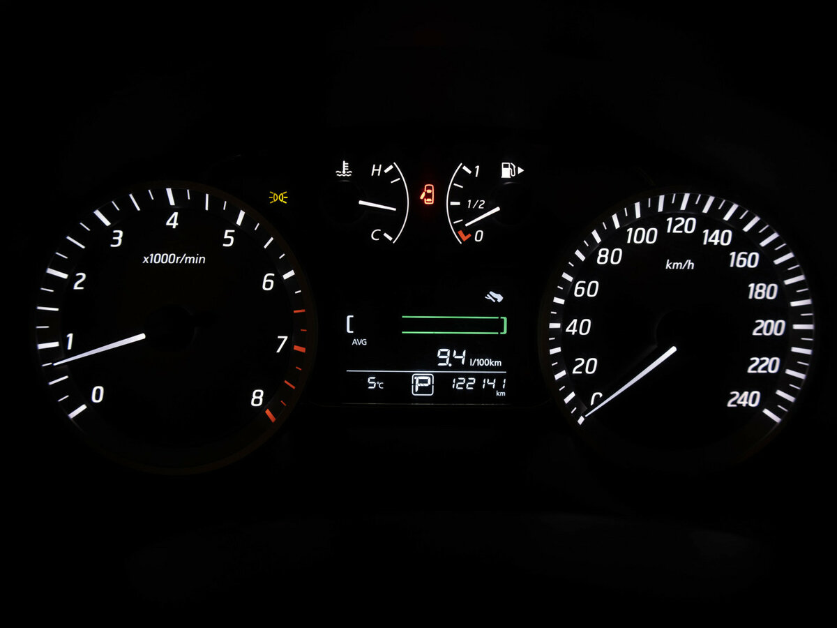 Nissan Tiida с пробегом — 2015 год. Фото: #13