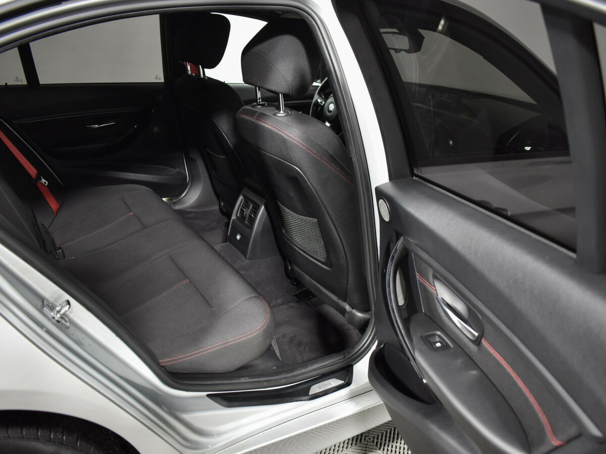 BMW 3 серии с пробегом — 2012 год. Фото: #11