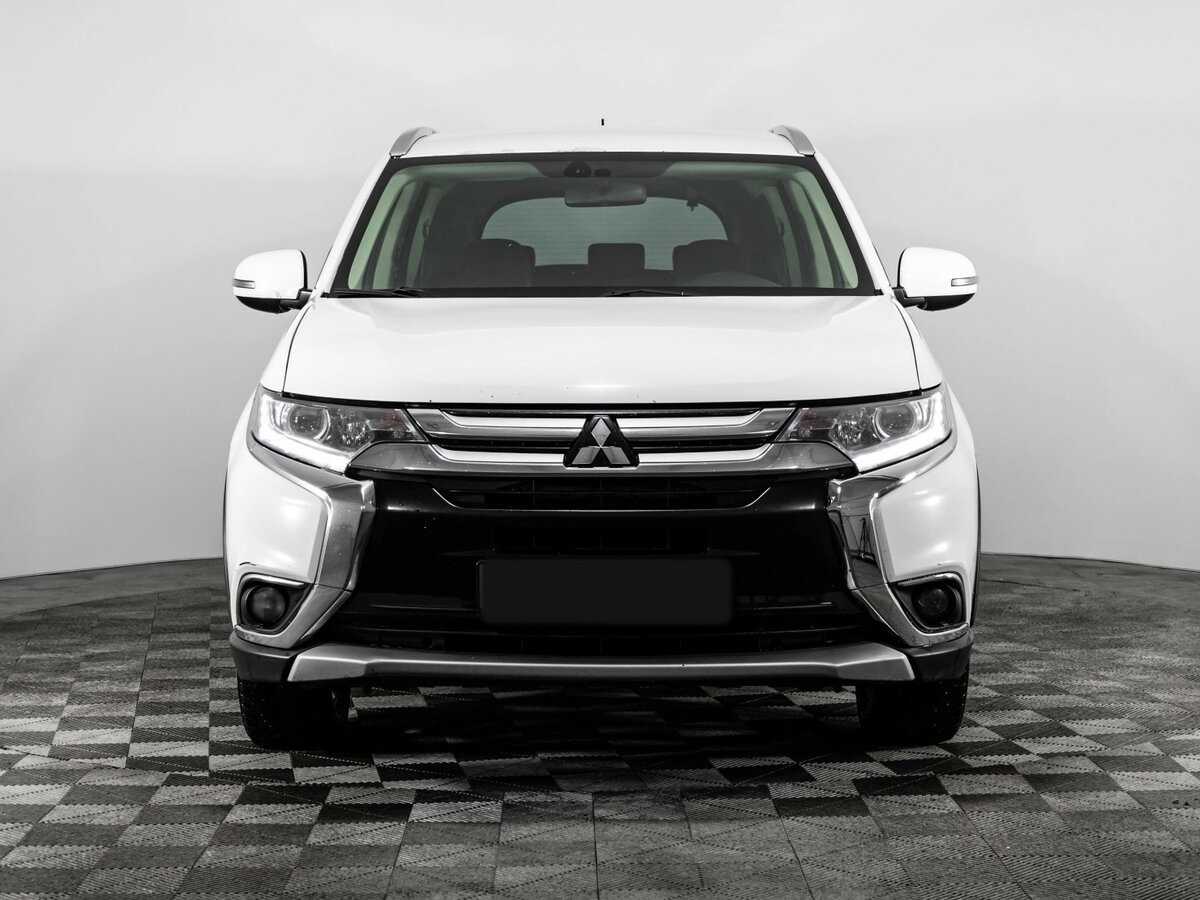 Mitsubishi Outlander с пробегом — 2016 год. Фото: #1