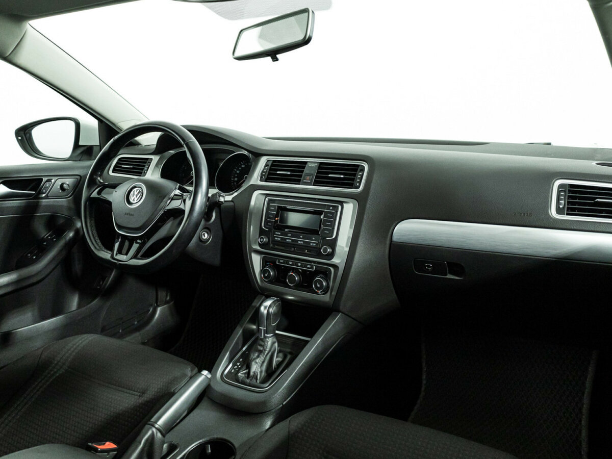 Volkswagen Jetta с пробегом — 2017 год. Фото: #6