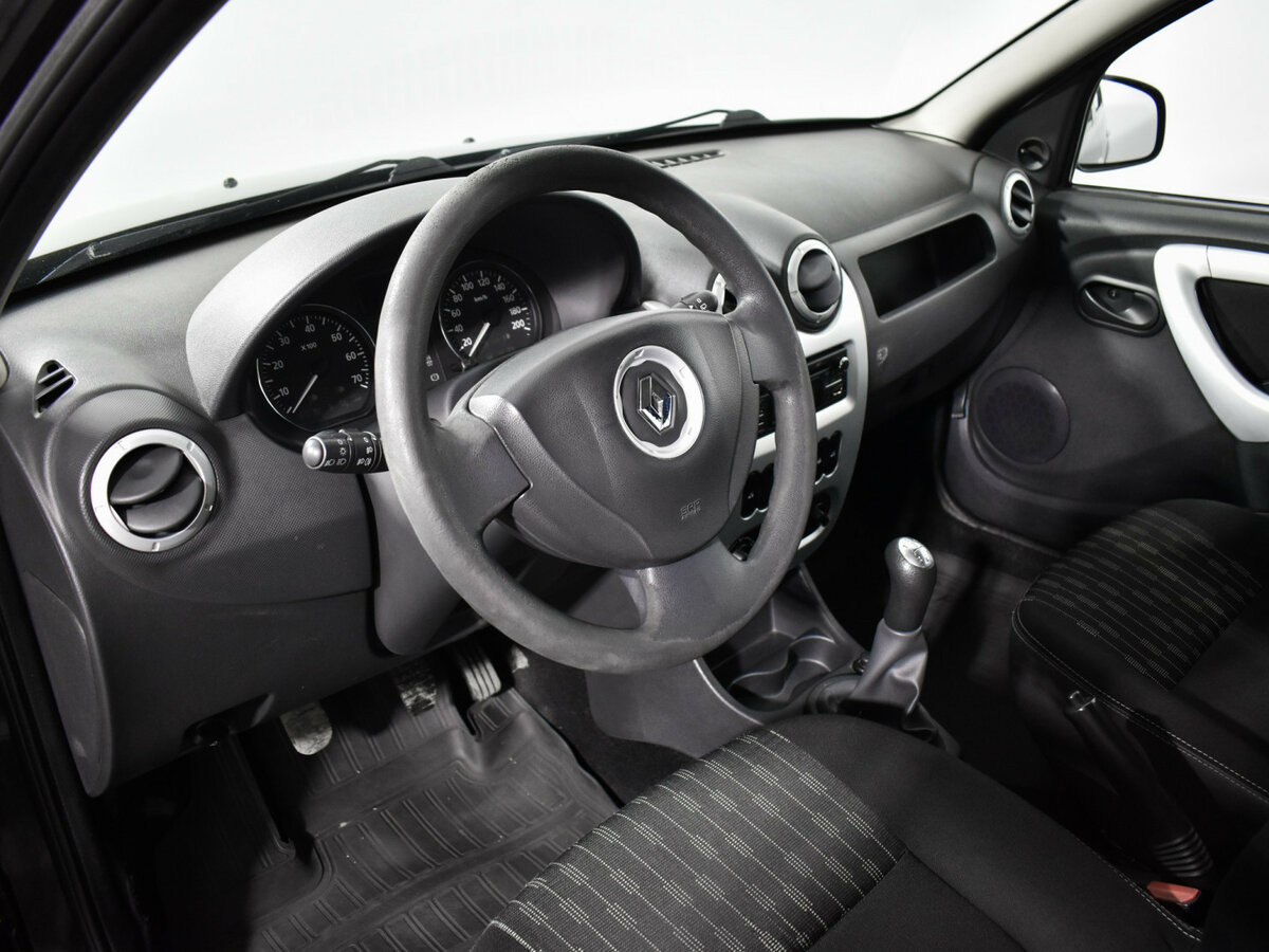 Renault Sandero с пробегом — 2014 год. Фото: #8