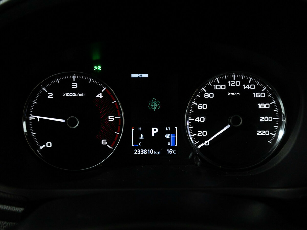 Mitsubishi Pajero Sport с пробегом — 2017 год. Фото: #9